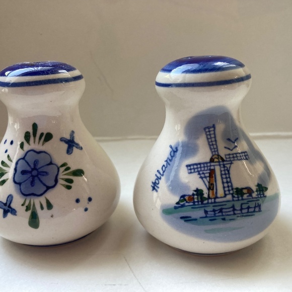 Delft Holland Blue & White Windmill Salt and Pepper Shakers – Hand-Paint - Picture 5 of 8
